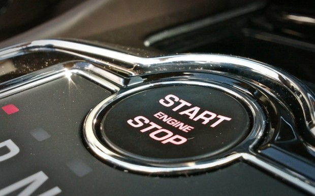 Pulsierender Startknopf im Jaguar XKR Pulsierender Startknopf im Jaguar XKR