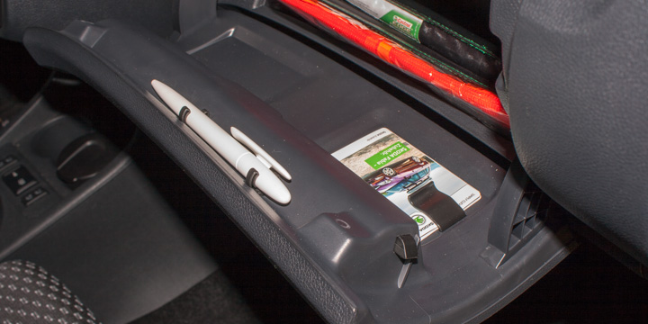 Škoda Fabia RS - Halterungen im Handschuhfach